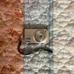 Nikon Coolpix S6000 Silver/Gold Digital Camera with 7x Zoom